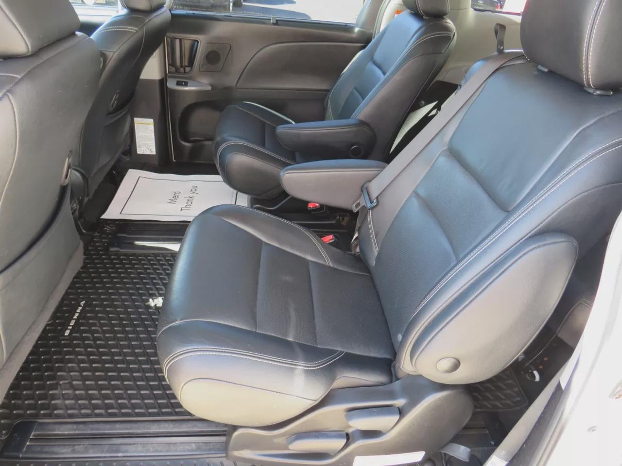 2019 Toyota Sienna SE | LOW KMS | FWD | Automatic | 8-Passenger | Alloy Wheels | Leather Seats | Heated Seats | Climate Control | Apple CarPlay Photo