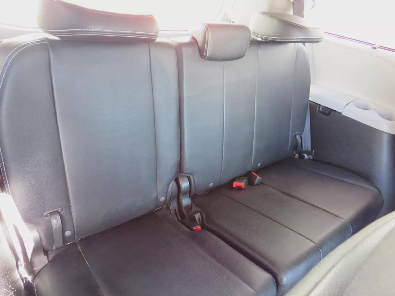 2019 Toyota Sienna SE | LOW KMS | FWD | Automatic | 8-Passenger | Alloy Wheels | Leather Seats | Heated Seats | Climate Control | Apple CarPlay Photo