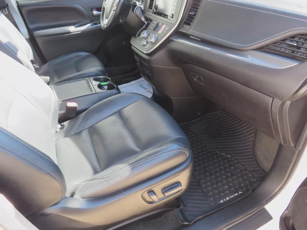 2019 Toyota Sienna SE | LOW KMS | FWD | Automatic | 8-Passenger | Alloy Wheels | Leather Seats | Heated Seats | Climate Control | Apple CarPlay Photo