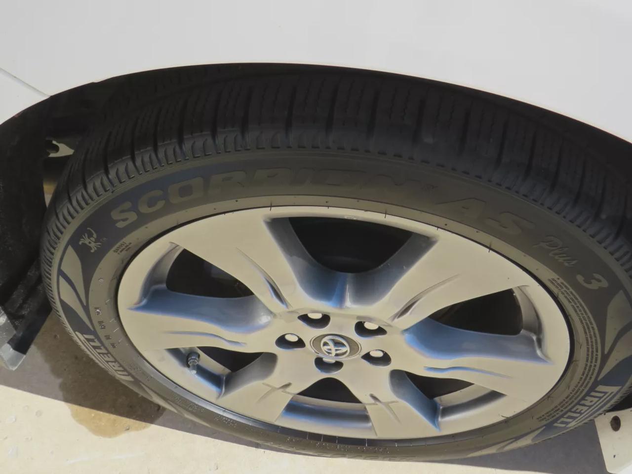2019 Toyota Sienna SE | LOW KMS | FWD | Automatic | 8-Passenger | Alloy Wheels | Leather Seats | Heated Seats | Climate Control | Apple CarPlay Photo
