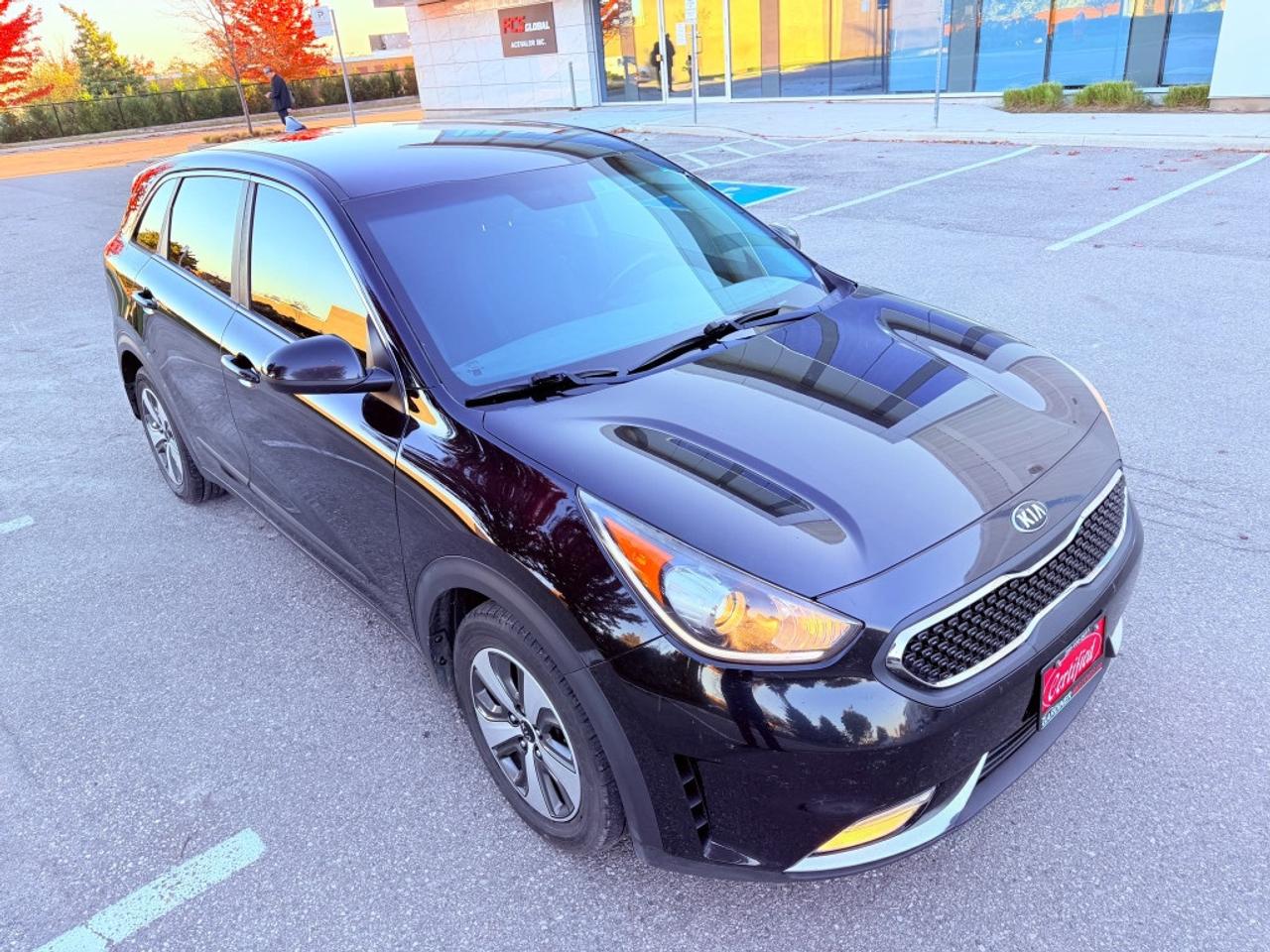 2018 Kia NIRO FE 4dr Front-wheel Drive Sport Utility Automatic Photo2