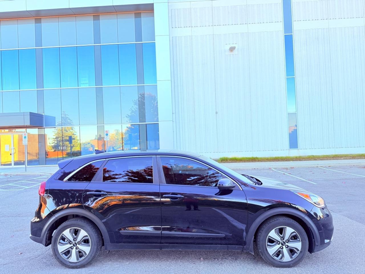 2018 Kia NIRO FE 4dr Front-wheel Drive Sport Utility Automatic Photo