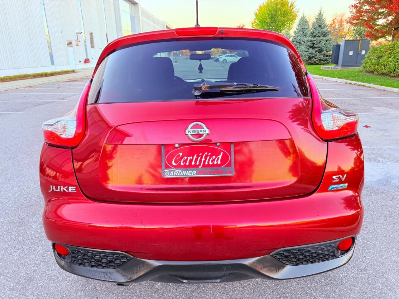2015 Nissan Juke SV 4dr Front-wheel Drive Photo3