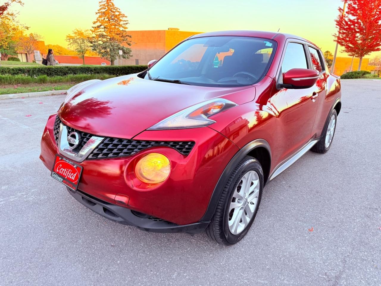 2015 Nissan Juke SV 4dr Front-wheel Drive Photo0
