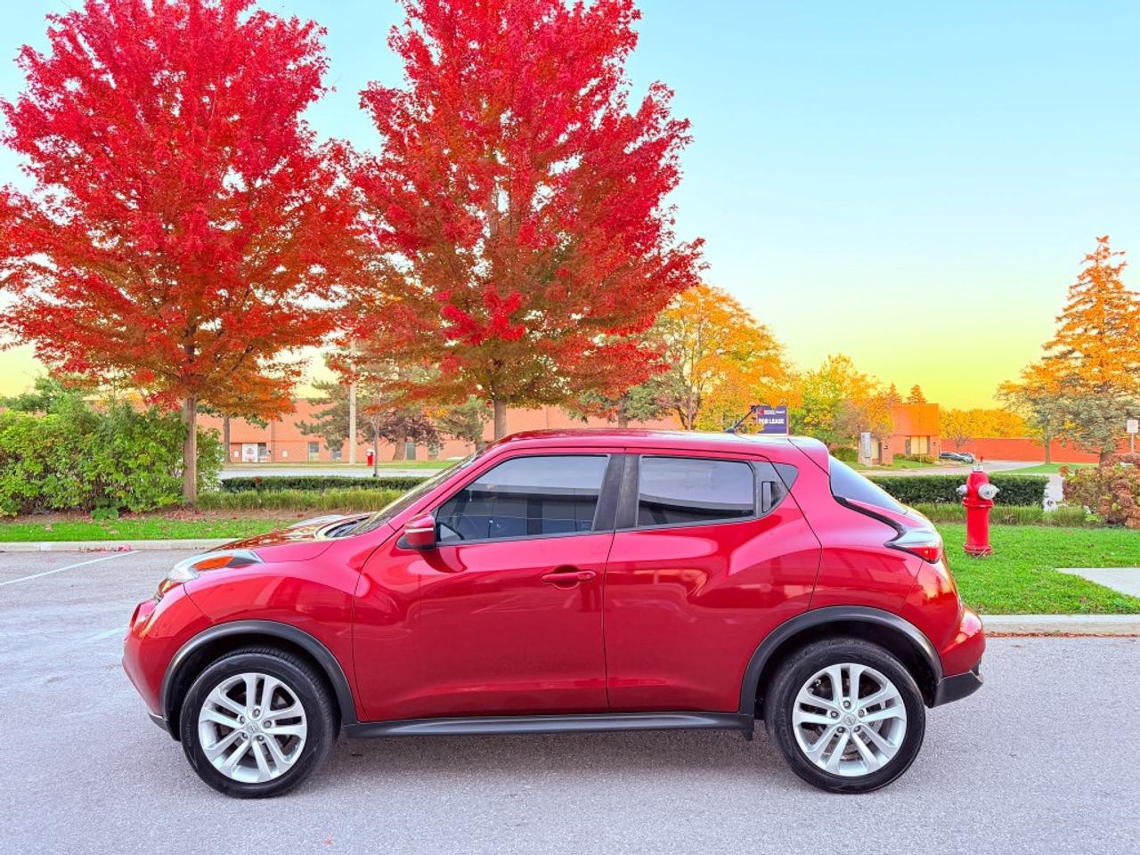 2015 Nissan Juke SV 4dr Front-wheel Drive Photo