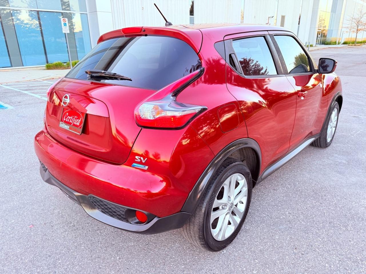 2015 Nissan Juke SV 4dr Front-wheel Drive Photo