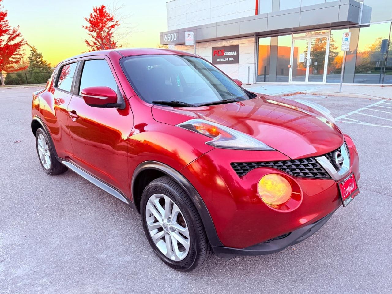 2015 Nissan Juke SV 4dr Front-wheel Drive Photo