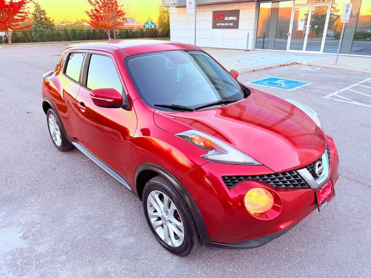 2015 Nissan Juke SV 4dr Front-wheel Drive Photo