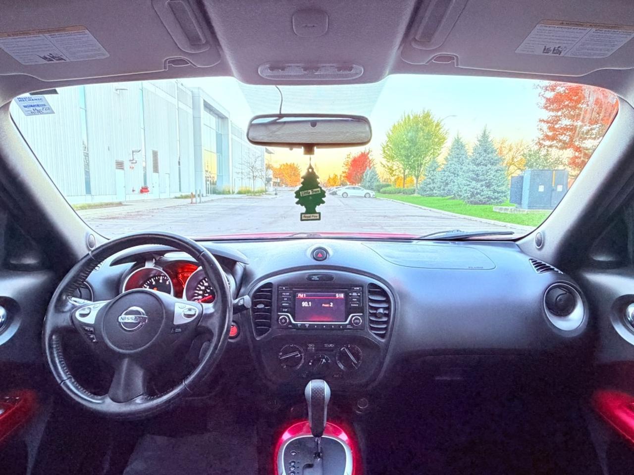 2015 Nissan Juke SV 4dr Front-wheel Drive Photo