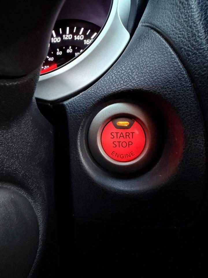 2015 Nissan Juke SV 4dr Front-wheel Drive Photo