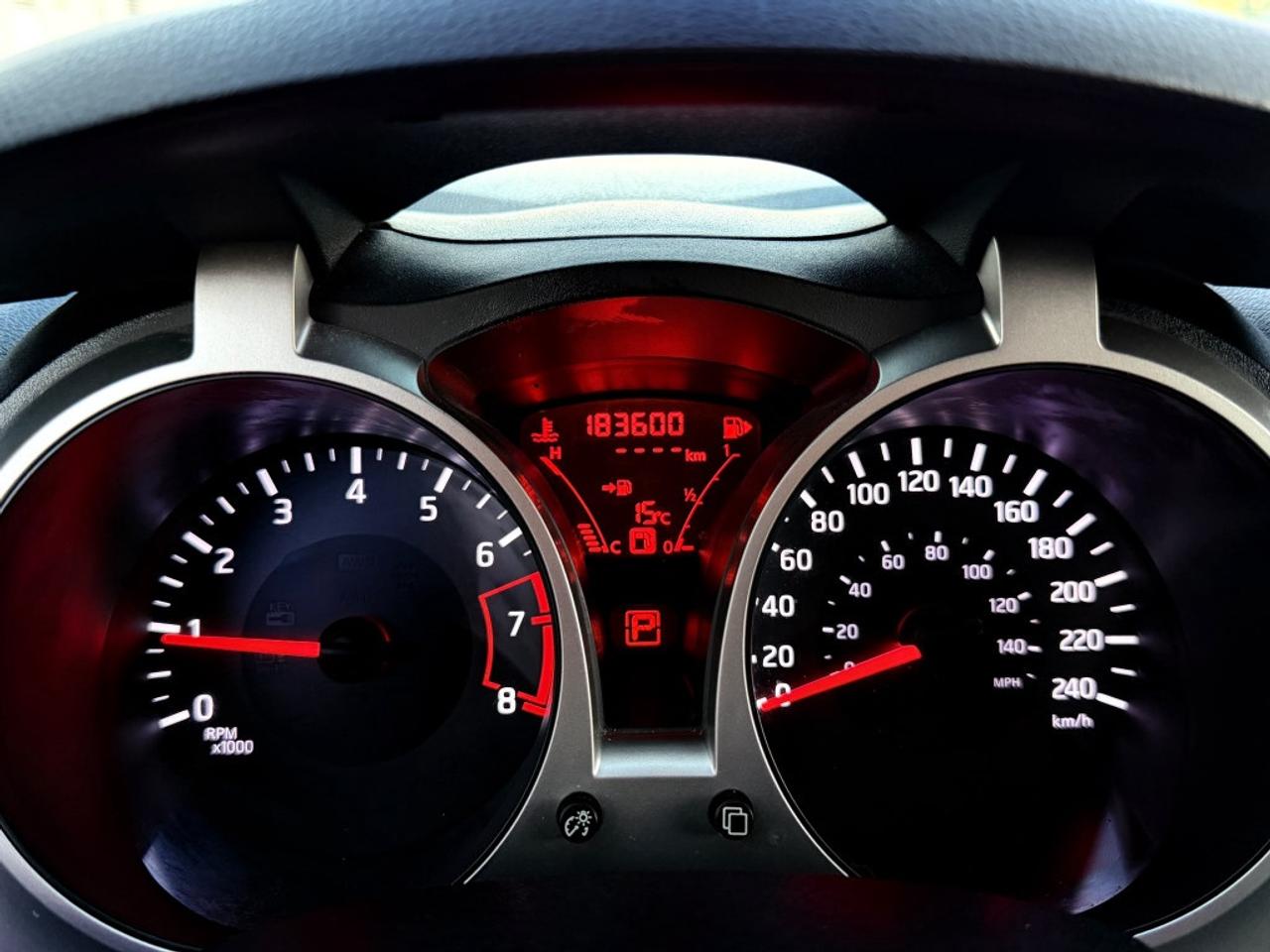 2015 Nissan Juke SV 4dr Front-wheel Drive Photo