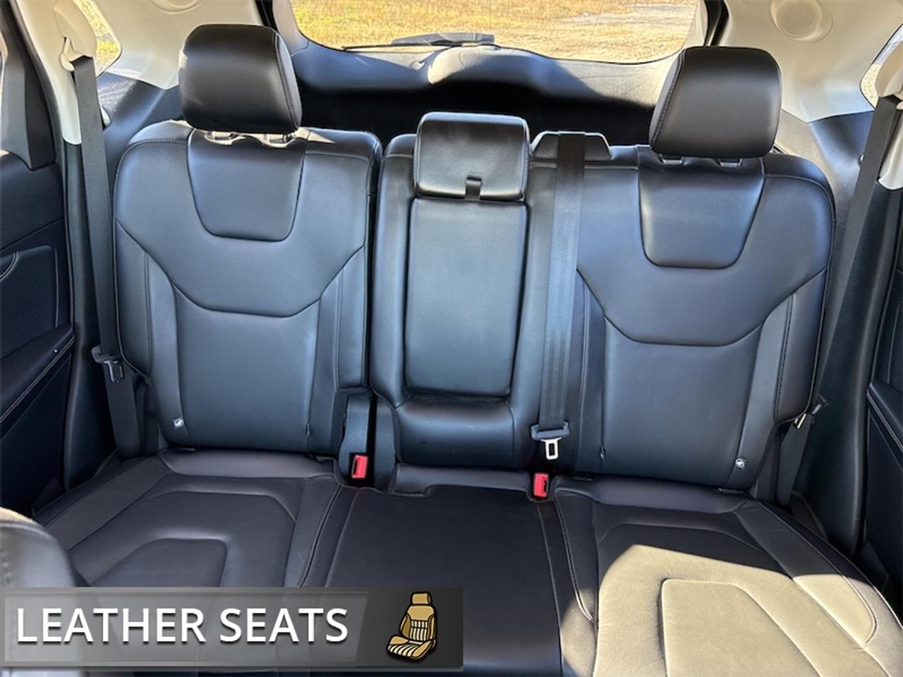 2019 Ford Edge Titanium AWD  - Trade-in - Non-smoker - $200 B/W Photo