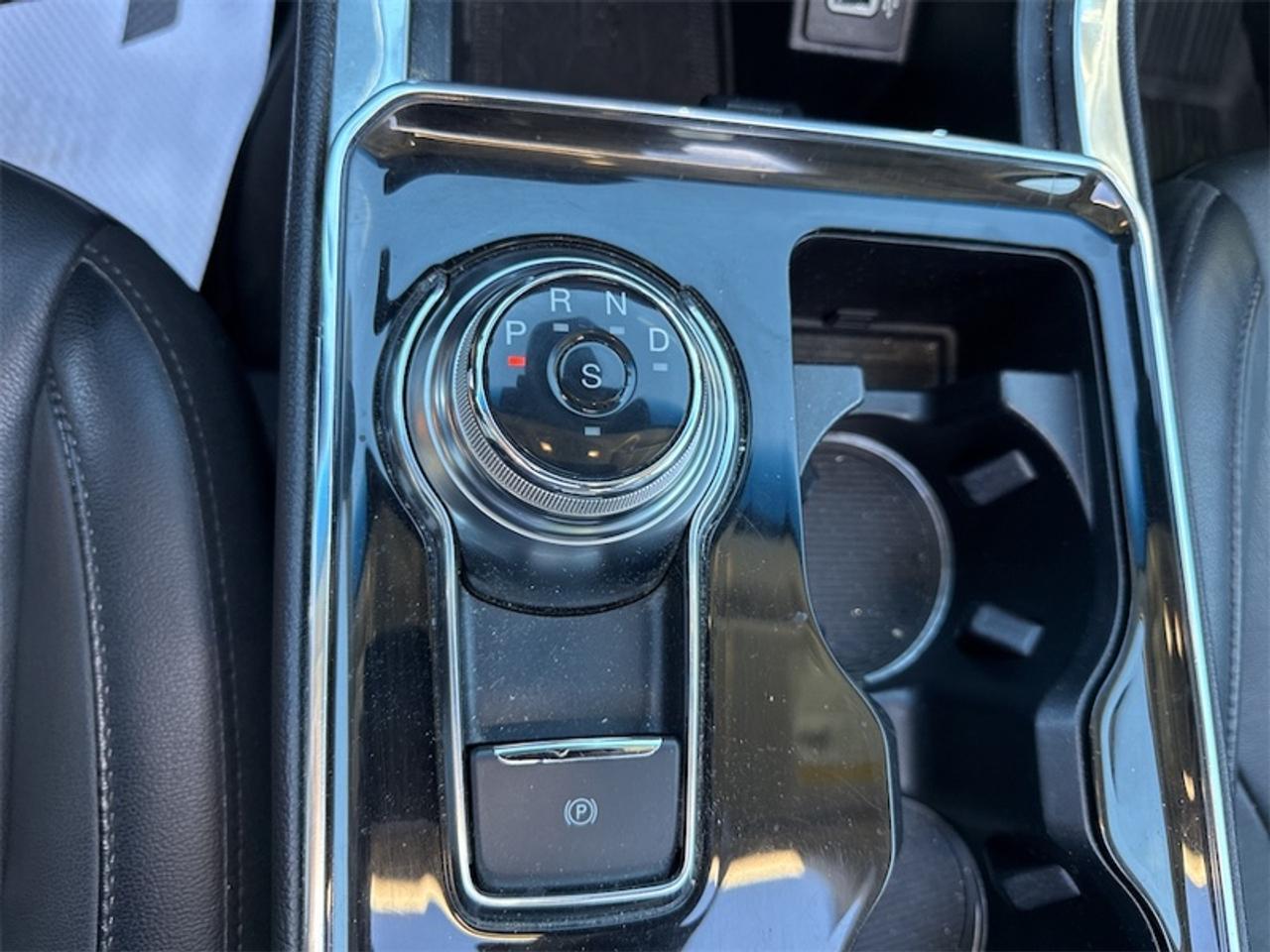 2019 Ford Edge Titanium AWD  - Trade-in - Non-smoker - $200 B/W Photo