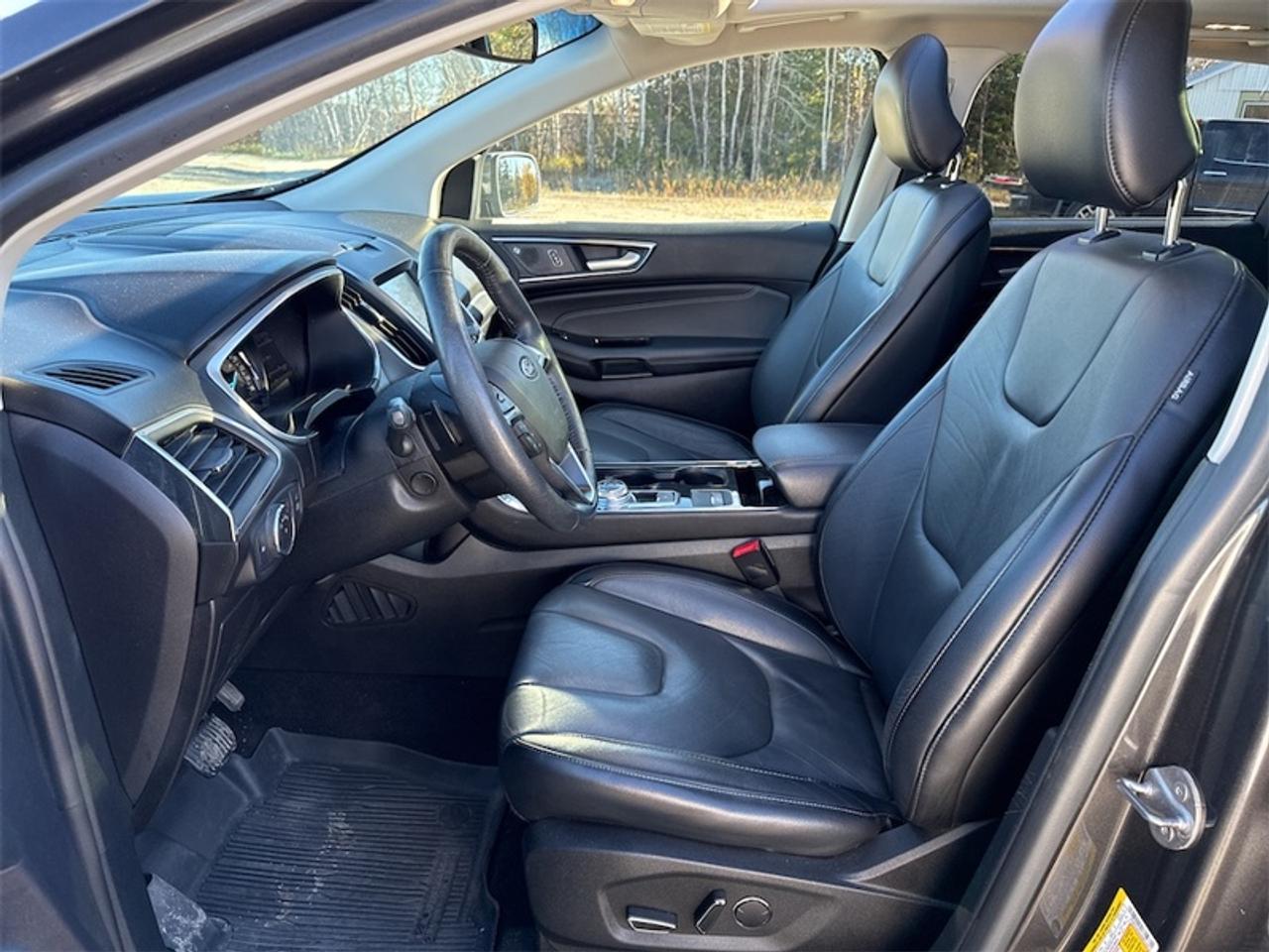 2019 Ford Edge Titanium AWD  - Trade-in - Non-smoker - $200 B/W Photo