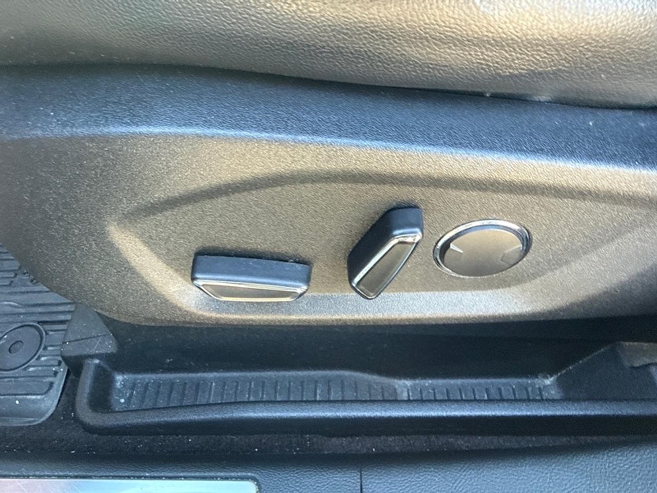 2019 Ford Edge Titanium AWD  - Trade-in - Non-smoker - $200 B/W Photo