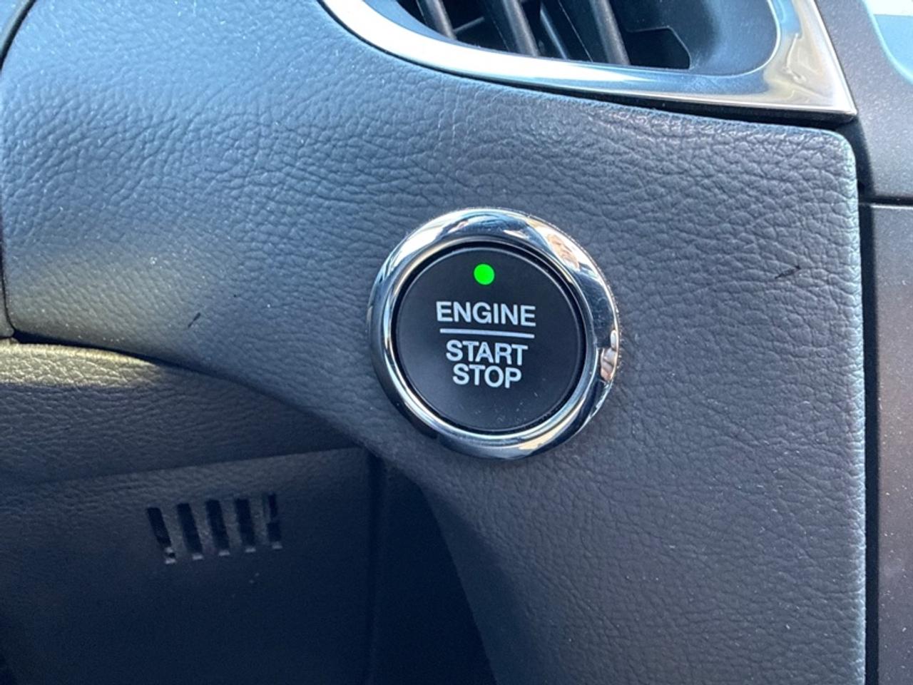 2019 Ford Edge Titanium AWD  - Trade-in - Non-smoker - $200 B/W Photo