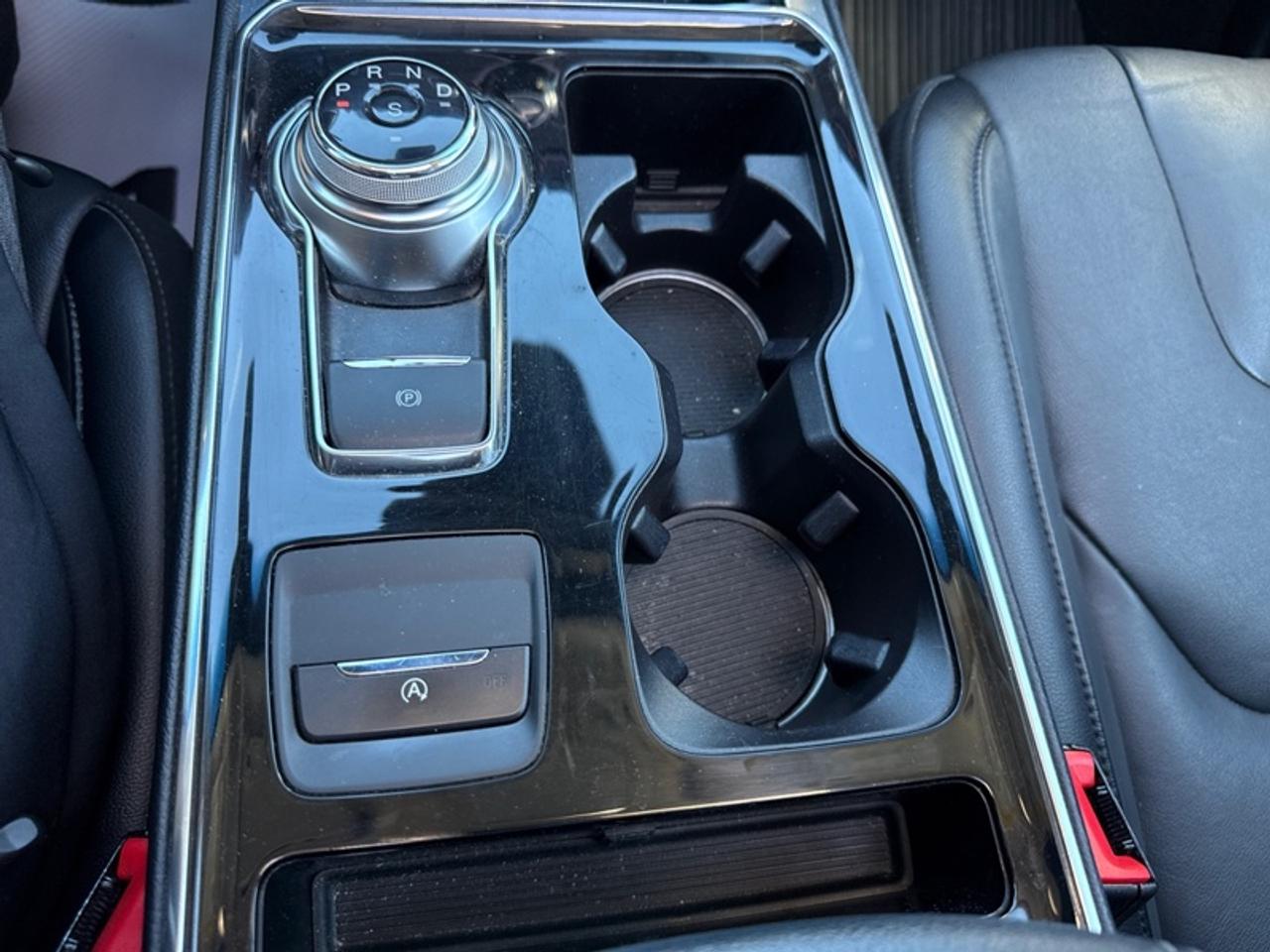 2019 Ford Edge Titanium AWD  - Trade-in - Non-smoker - $200 B/W Photo