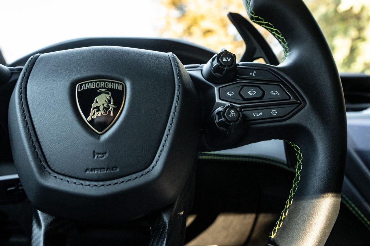2026 Lamborghini Temerario  Photo