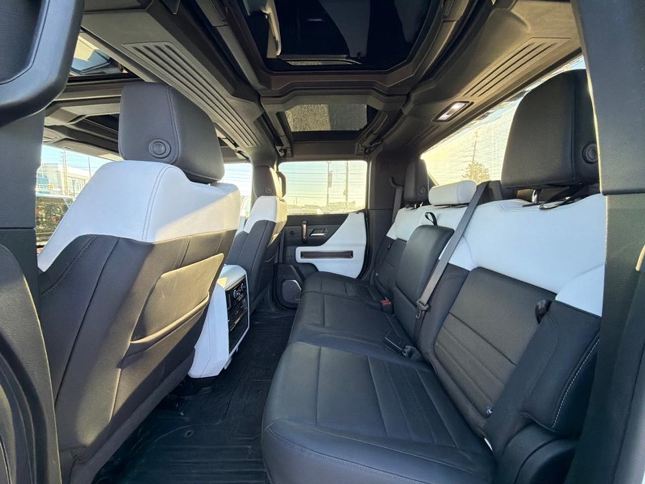 2025 GMC HUMMER EV Pickup 2X  CLEAN CARFAX | ACCIDENT FREE | AIR RIDE | TONNEAU | $138K MSRP Photo