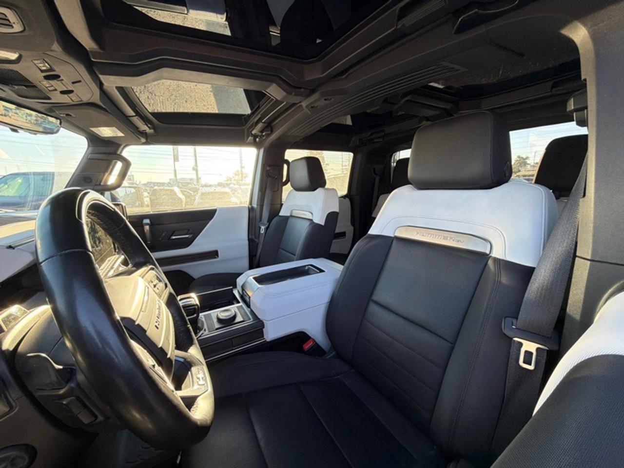 2025 GMC HUMMER EV Pickup 2X  CLEAN CARFAX | ACCIDENT FREE | AIR RIDE | TONNEAU | $138K MSRP Photo