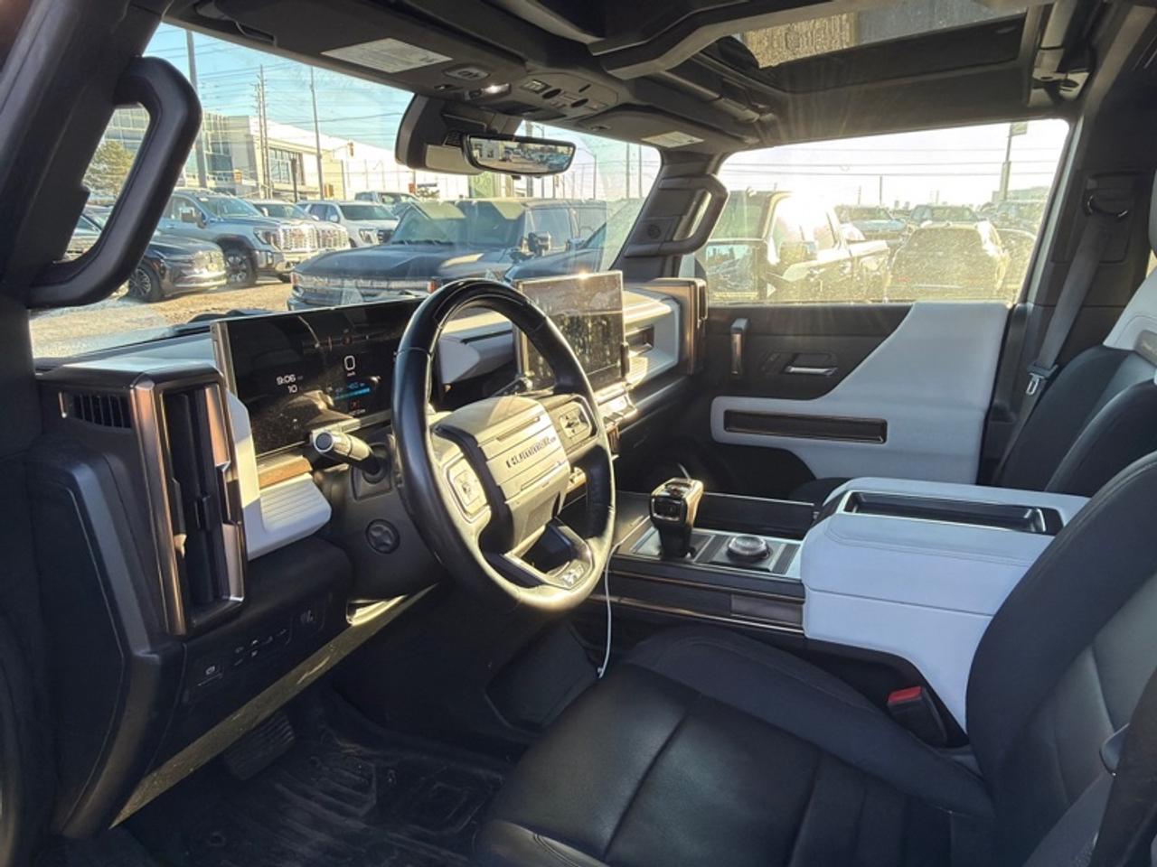 2025 GMC HUMMER EV Pickup 2X  CLEAN CARFAX | ACCIDENT FREE | AIR RIDE | TONNEAU | $138K MSRP Photo