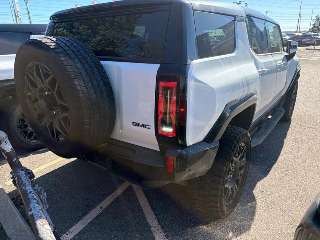2025 GMC HUMMER EV SUV 2X Photo