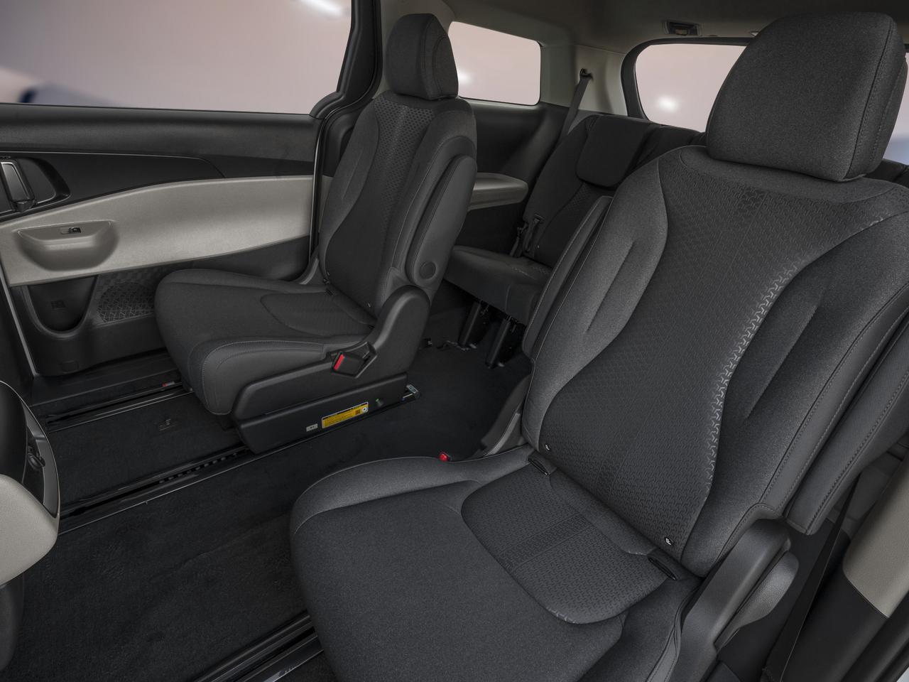 2027 Kia Carnival LX FWD Photo