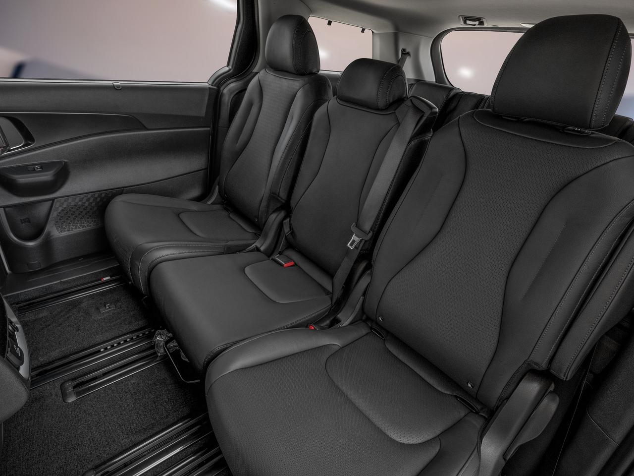 2027 Kia Carnival LX FWD Photo
