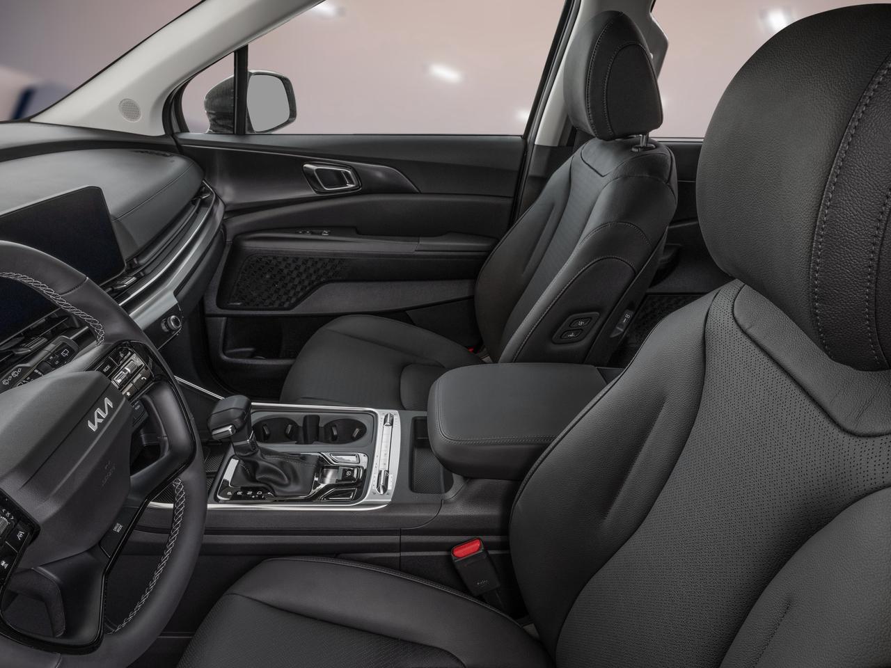 2027 Kia Carnival LX FWD Photo