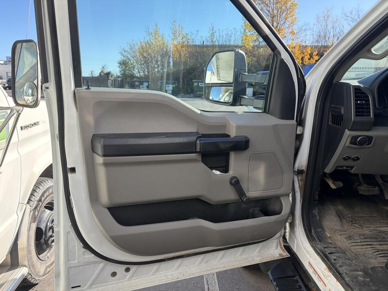 2020 Ford F-550 4X2 CHASSIS CAB DRW/ Photo