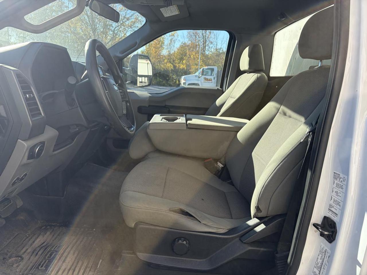 2020 Ford F-550 4X2 CHASSIS CAB DRW/ Photo