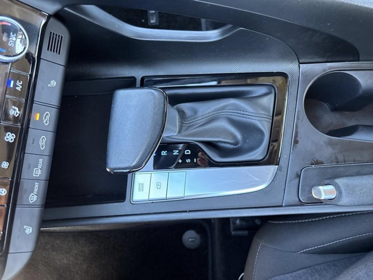 2026 Hyundai Elantra Preferred | No Accidents | Lather Seats | Heated Steering Photo
