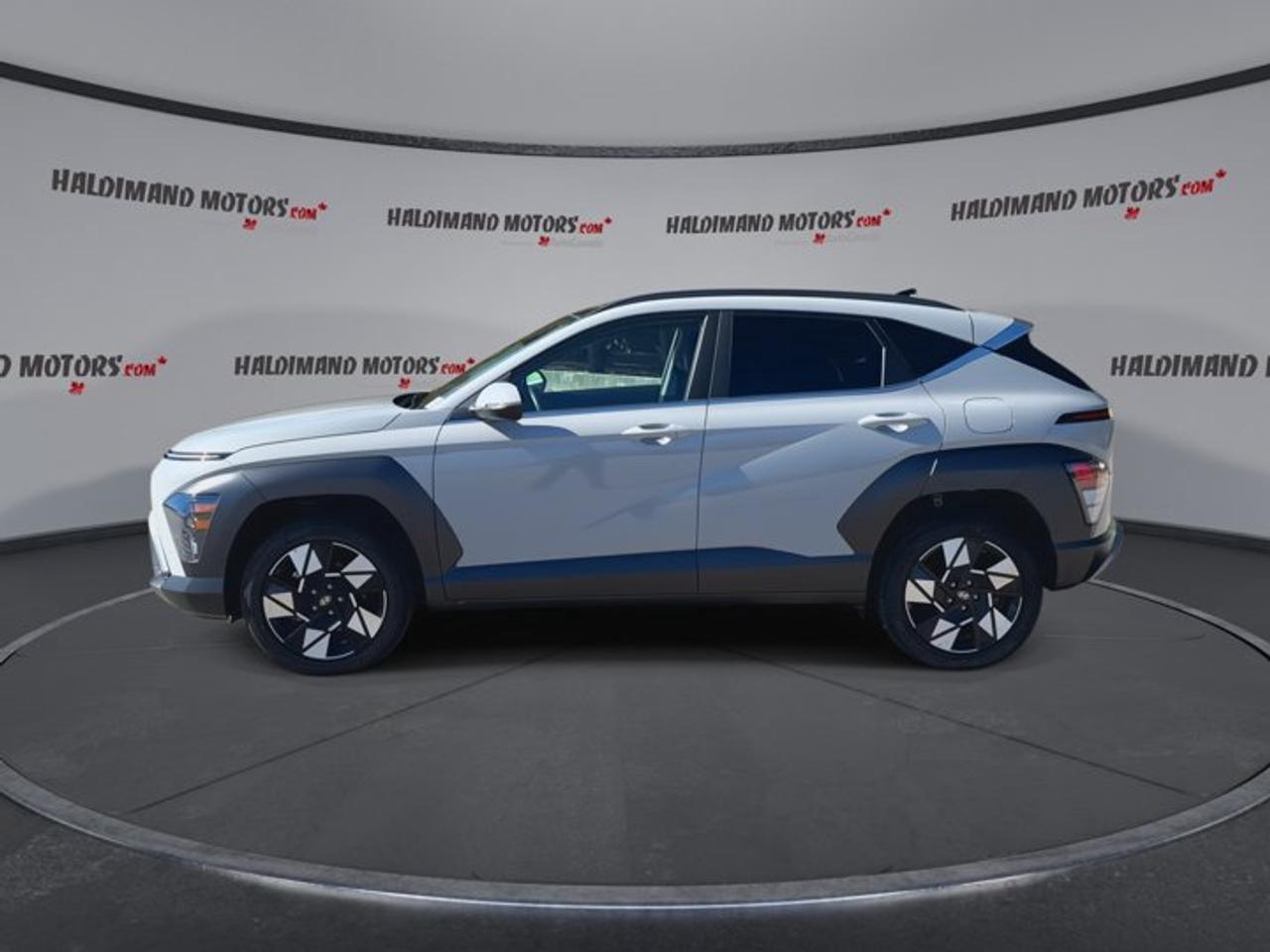 2025 Hyundai KONA Preferred AWD | No Accidents | Sunroof | Leather Seats Photo4