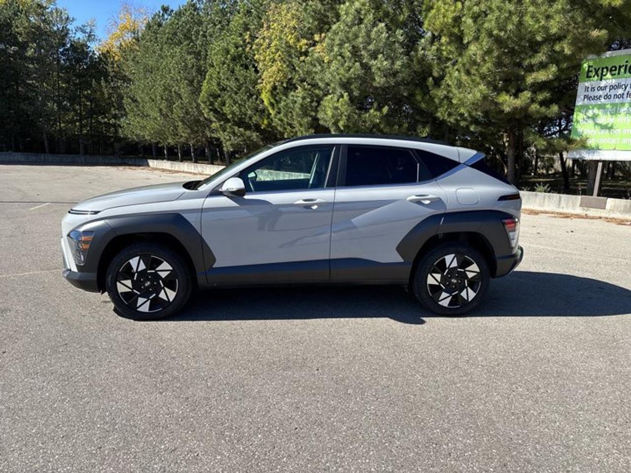 2025 Hyundai KONA Preferred AWD | No Accidents | Sunroof | Leather Seats Photo