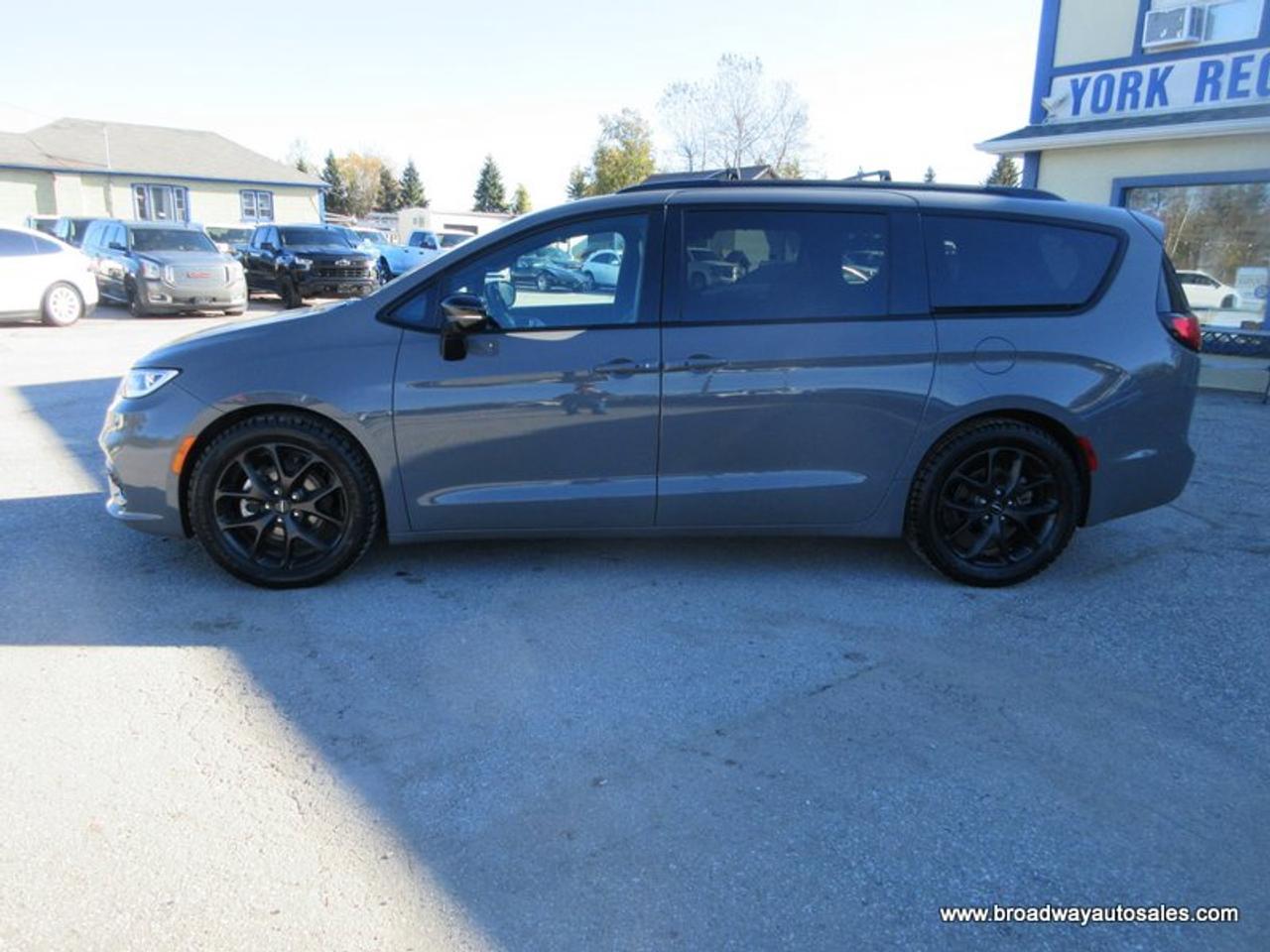2025 Chrysler Pacifica FAMILY-MOVING LIMITED-EDITION 7 PASSENGER 3.6L - V6.. CAPTAINS.. 3RD ROW.. STOW-N-GO-SEATING.. NAVIGATION.. POWER DOORS.. SUNROOF.. BACK-UP CAMERA.. Photo