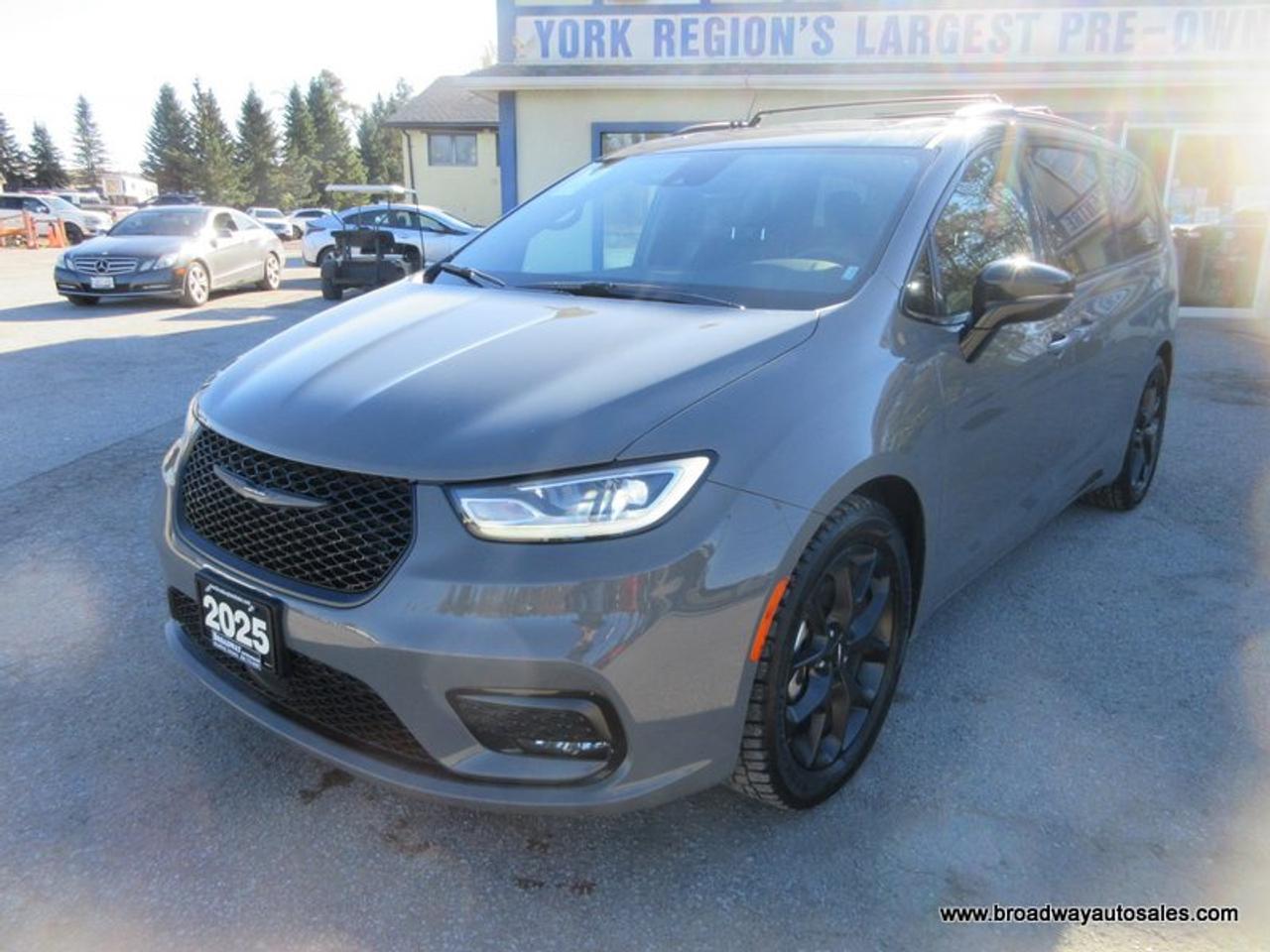 2025 Chrysler Pacifica FAMILY-MOVING LIMITED-EDITION 7 PASSENGER 3.6L - V6.. CAPTAINS.. 3RD ROW.. STOW-N-GO-SEATING.. NAVIGATION.. POWER DOORS.. SUNROOF.. BACK-UP CAMERA.. Photo1