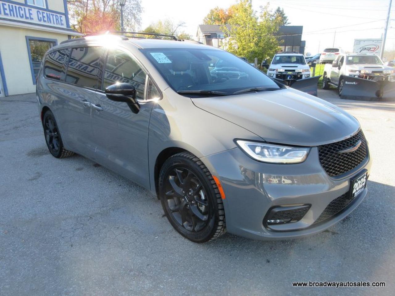 2025 Chrysler Pacifica FAMILY-MOVING LIMITED-EDITION 7 PASSENGER 3.6L - V6.. CAPTAINS.. 3RD ROW.. STOW-N-GO-SEATING.. NAVIGATION.. POWER DOORS.. SUNROOF.. BACK-UP CAMERA.. Photo