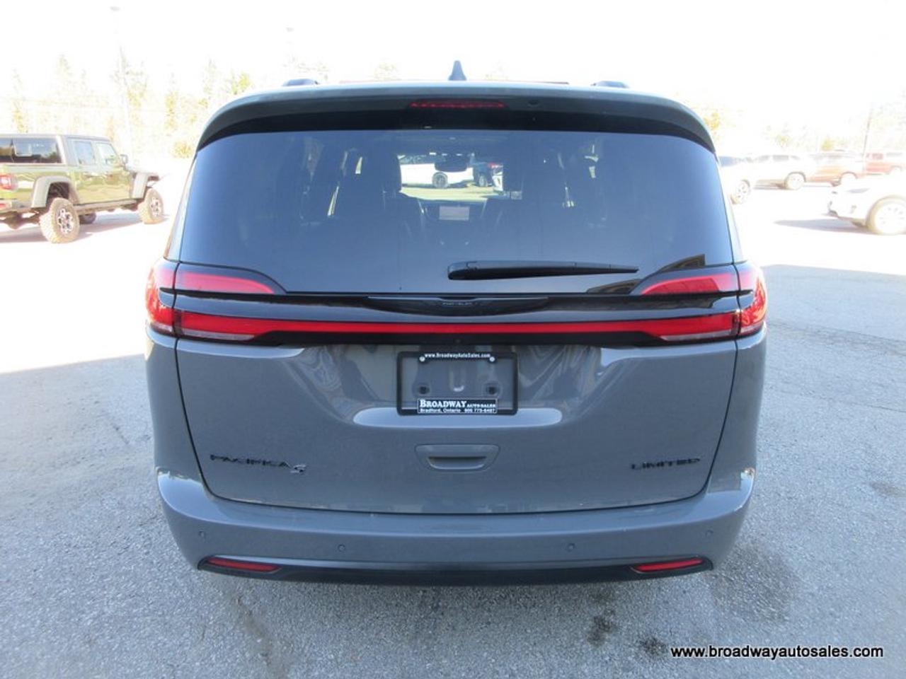 2025 Chrysler Pacifica FAMILY-MOVING LIMITED-EDITION 7 PASSENGER 3.6L - V6.. CAPTAINS.. 3RD ROW.. STOW-N-GO-SEATING.. NAVIGATION.. POWER DOORS.. SUNROOF.. BACK-UP CAMERA.. Photo