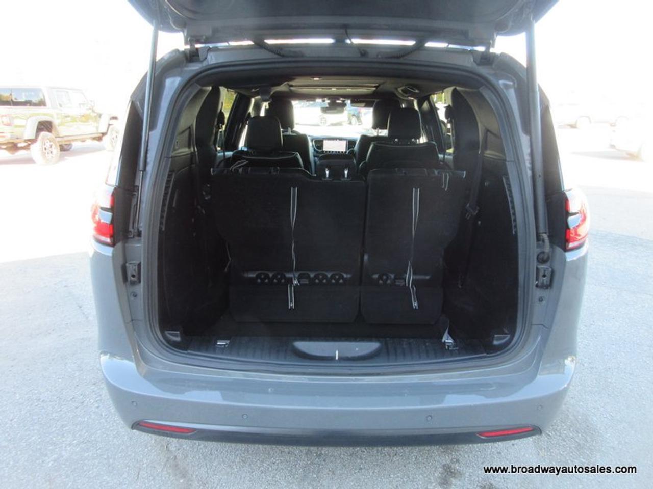 2025 Chrysler Pacifica FAMILY-MOVING LIMITED-EDITION 7 PASSENGER 3.6L - V6.. CAPTAINS.. 3RD ROW.. STOW-N-GO-SEATING.. NAVIGATION.. POWER DOORS.. SUNROOF.. BACK-UP CAMERA.. Photo