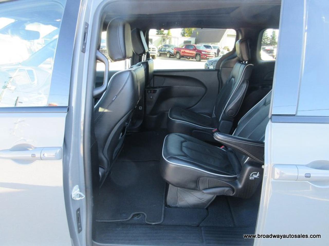 2025 Chrysler Pacifica FAMILY-MOVING LIMITED-EDITION 7 PASSENGER 3.6L - V6.. CAPTAINS.. 3RD ROW.. STOW-N-GO-SEATING.. NAVIGATION.. POWER DOORS.. SUNROOF.. BACK-UP CAMERA.. Photo