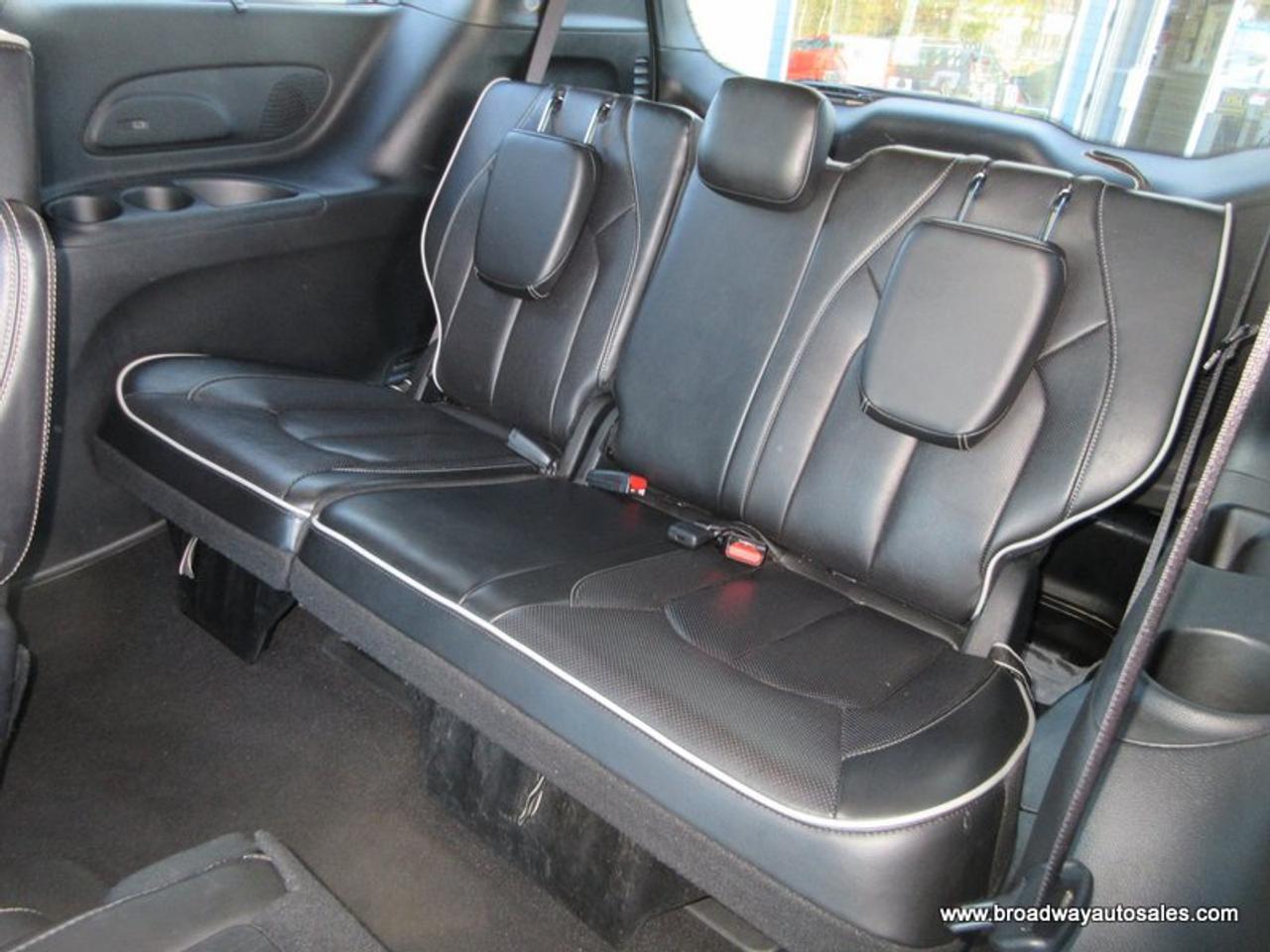 2025 Chrysler Pacifica FAMILY-MOVING LIMITED-EDITION 7 PASSENGER 3.6L - V6.. CAPTAINS.. 3RD ROW.. STOW-N-GO-SEATING.. NAVIGATION.. POWER DOORS.. SUNROOF.. BACK-UP CAMERA.. Photo