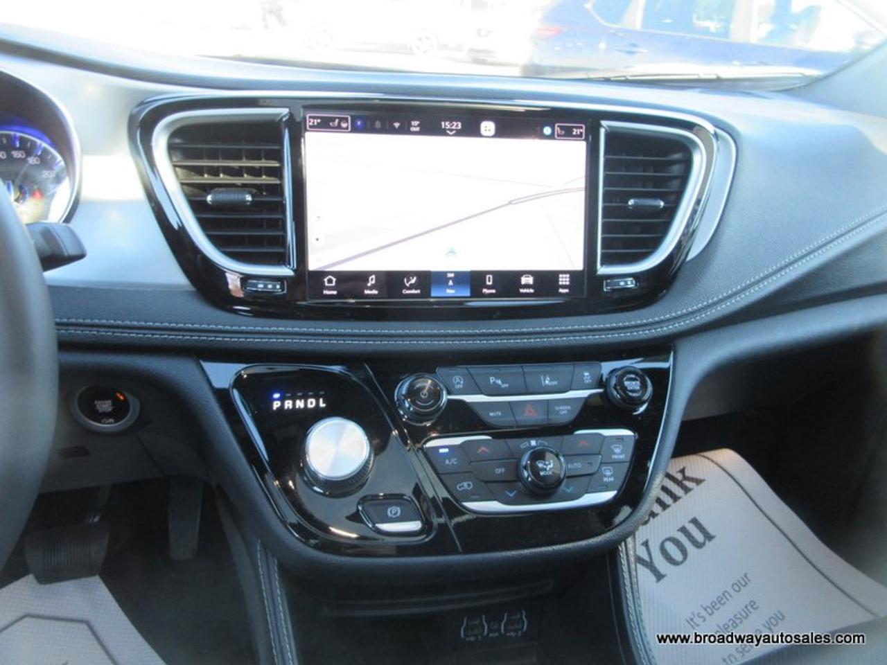 2025 Chrysler Pacifica FAMILY-MOVING LIMITED-EDITION 7 PASSENGER 3.6L - V6.. CAPTAINS.. 3RD ROW.. STOW-N-GO-SEATING.. NAVIGATION.. POWER DOORS.. SUNROOF.. BACK-UP CAMERA.. Photo