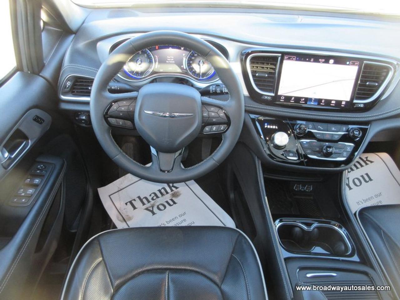 2025 Chrysler Pacifica FAMILY-MOVING LIMITED-EDITION 7 PASSENGER 3.6L - V6.. CAPTAINS.. 3RD ROW.. STOW-N-GO-SEATING.. NAVIGATION.. POWER DOORS.. SUNROOF.. BACK-UP CAMERA.. Photo