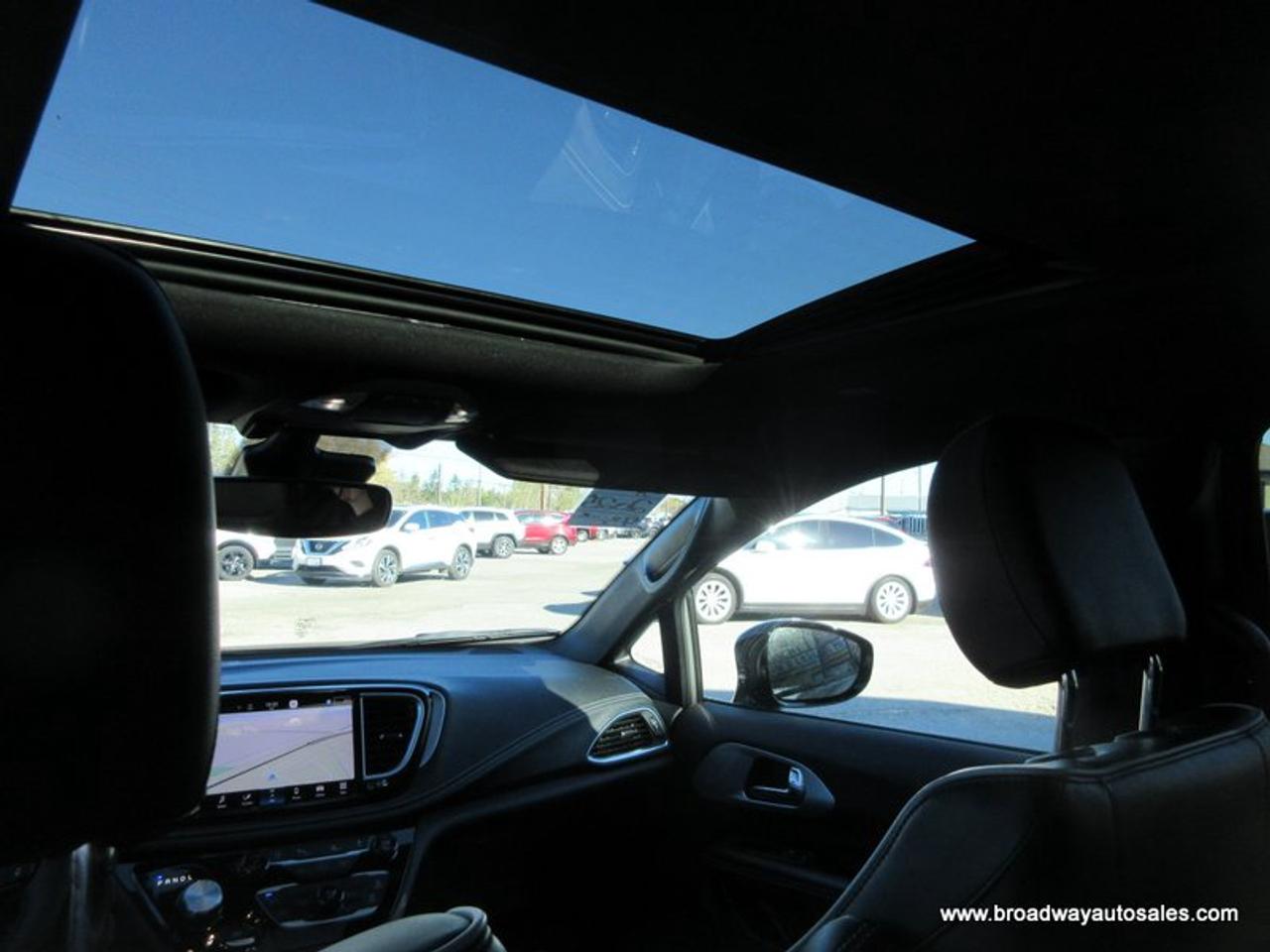 2025 Chrysler Pacifica FAMILY-MOVING LIMITED-EDITION 7 PASSENGER 3.6L - V6.. CAPTAINS.. 3RD ROW.. STOW-N-GO-SEATING.. NAVIGATION.. POWER DOORS.. SUNROOF.. BACK-UP CAMERA.. Photo