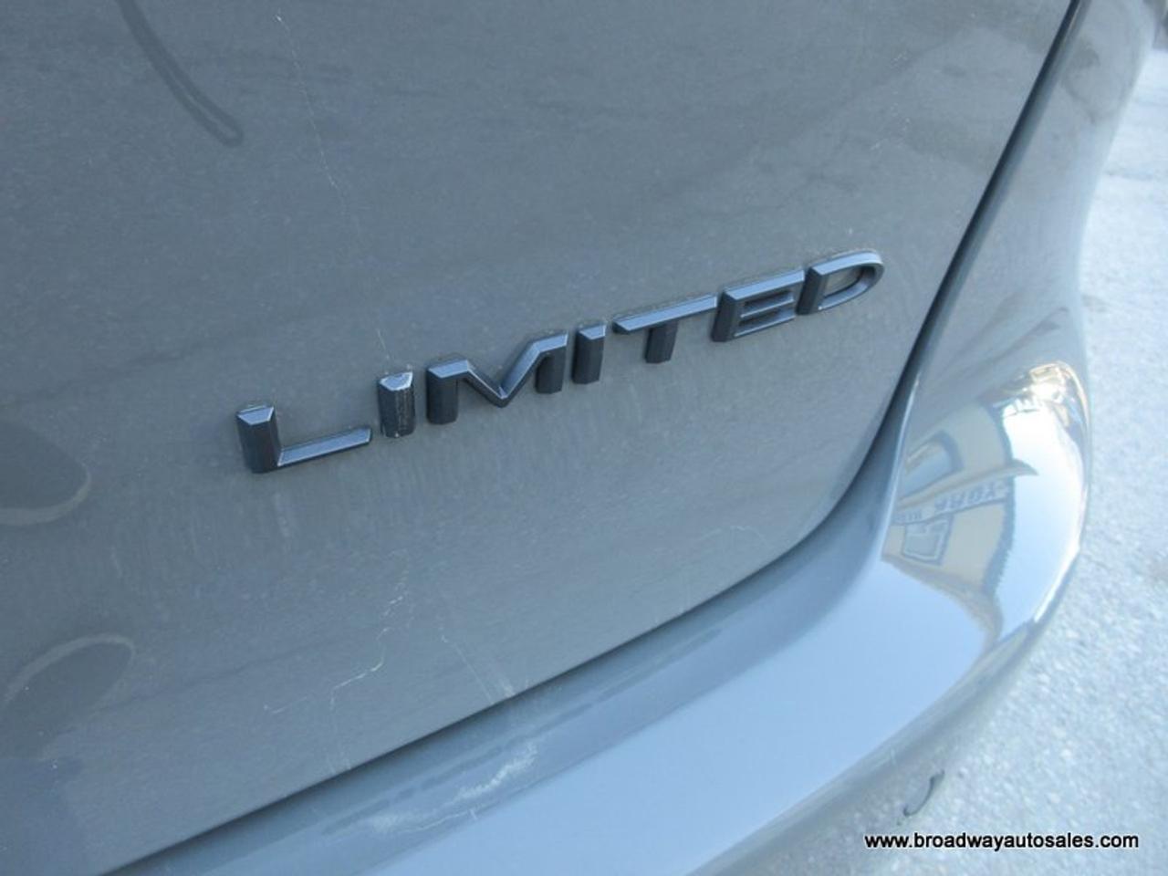 2025 Chrysler Pacifica FAMILY-MOVING LIMITED-EDITION 7 PASSENGER 3.6L - V6.. CAPTAINS.. 3RD ROW.. STOW-N-GO-SEATING.. NAVIGATION.. POWER DOORS.. SUNROOF.. BACK-UP CAMERA.. Photo