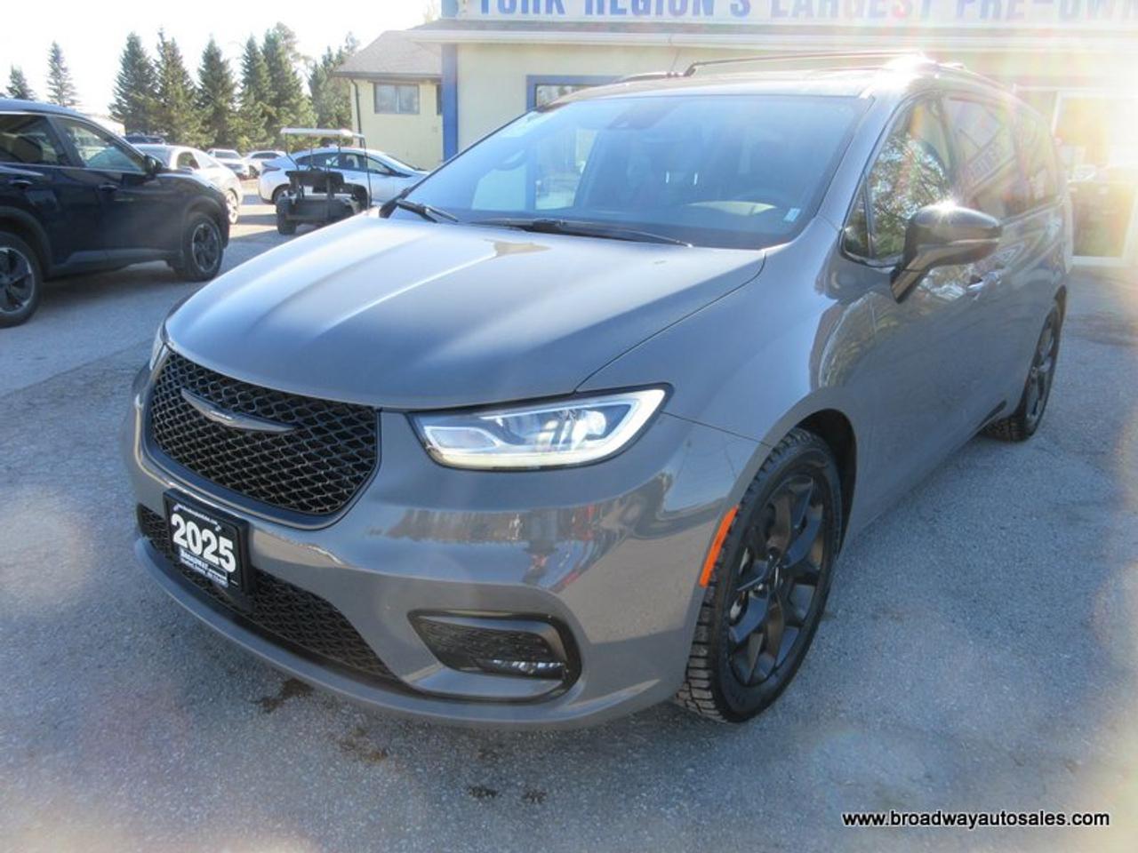 2025 Chrysler Pacifica FAMILY-MOVING LIMITED-EDITION 7 PASSENGER 3.6L - V6.. CAPTAINS.. 3RD ROW.. STOW-N-GO-SEATING.. NAVIGATION.. POWER DOORS.. SUNROOF.. BACK-UP CAMERA.. Photo