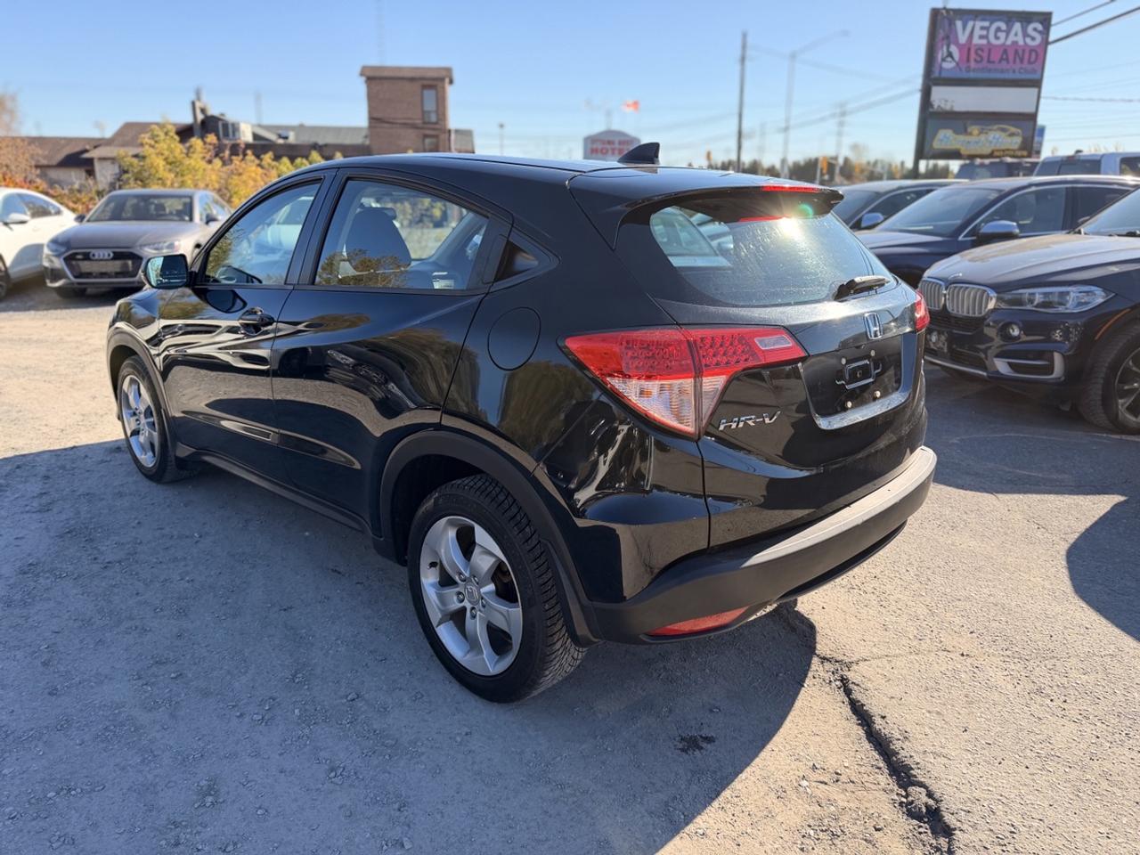 2016 Honda HR-V LX Photo3