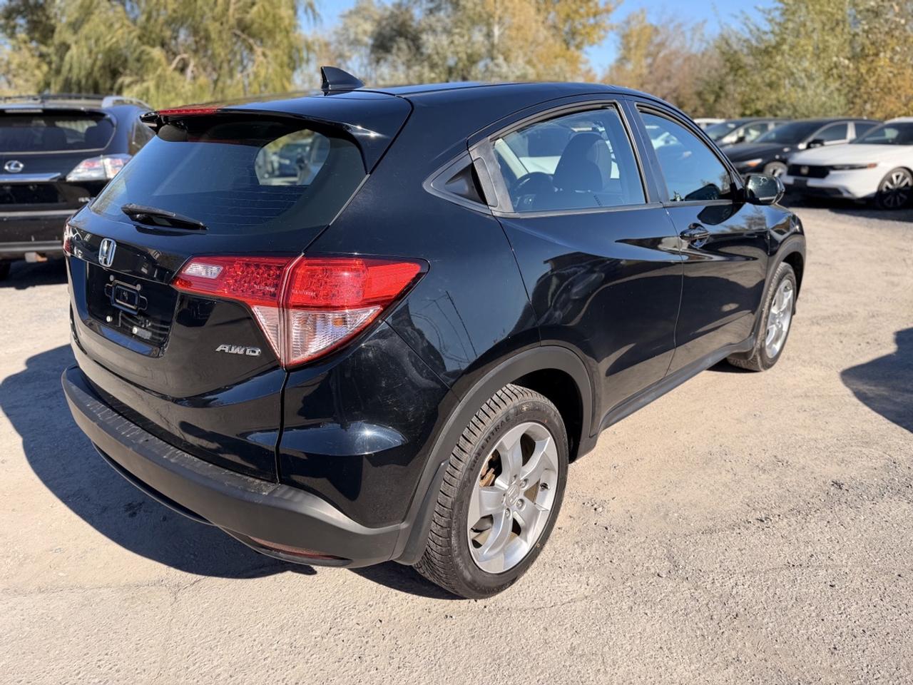 2016 Honda HR-V LX Photo