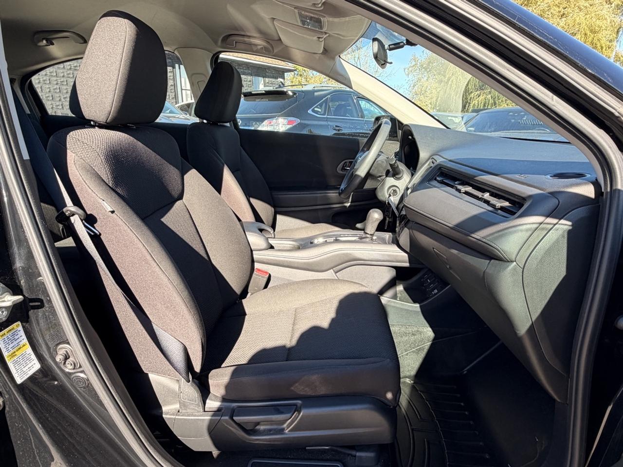 2016 Honda HR-V LX Photo
