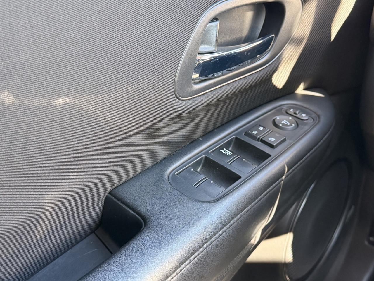 2016 Honda HR-V LX Photo